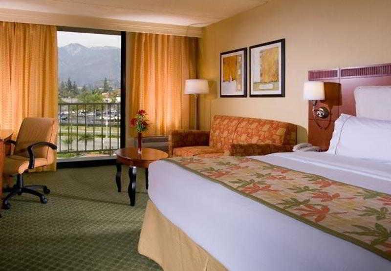 Courtyard By Marriott Los Angeles Pasadena/Monrovia Ngoại thất bức ảnh